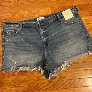 Abercrombie & Fitch - The 90’s Relaxed Cutoff Short